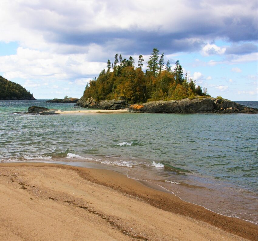 Island off cost in Lake Superior, Northern Ontario