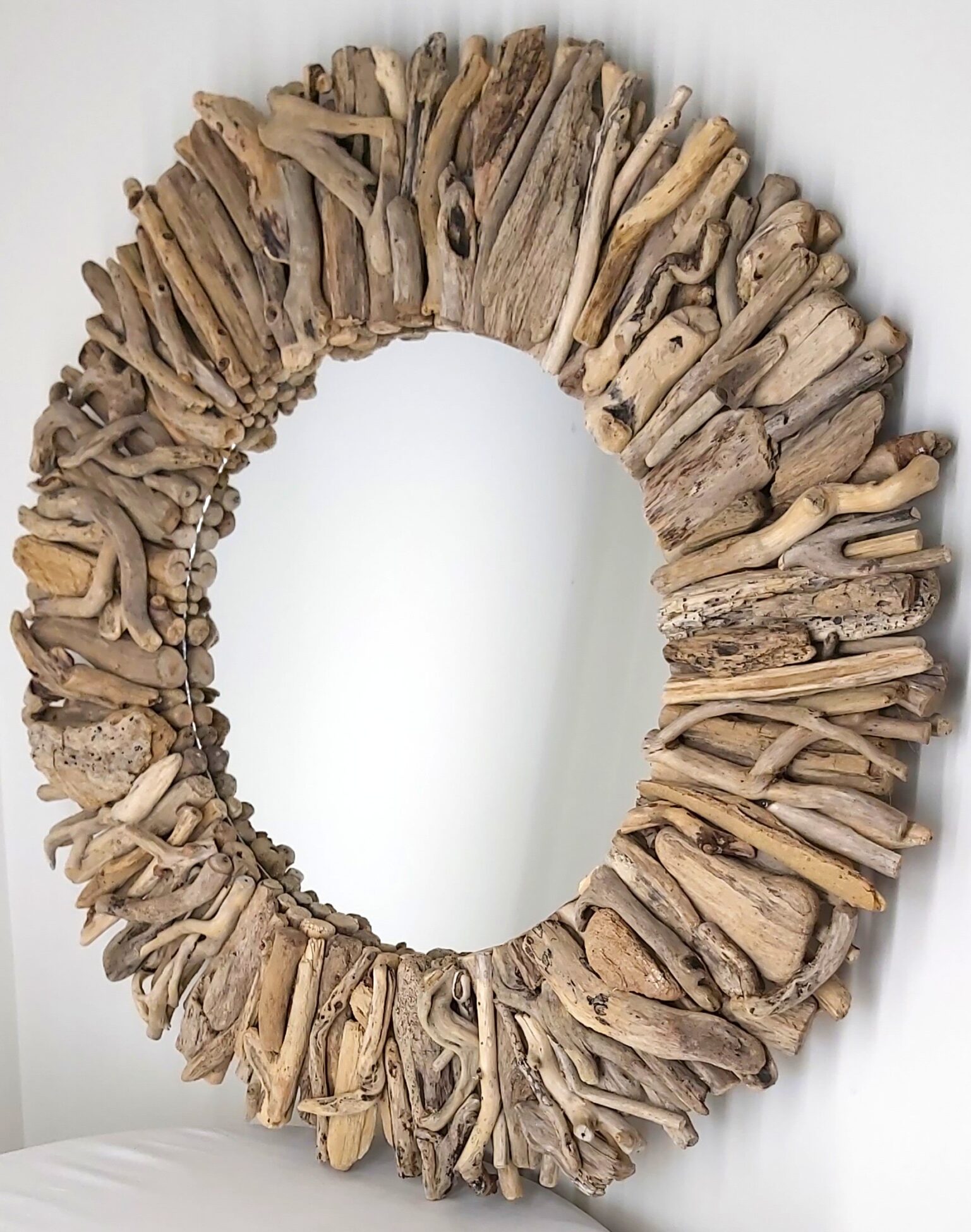 This driftwood mirror titled Shoreline Dreams uses a mixture of golden wood colours.